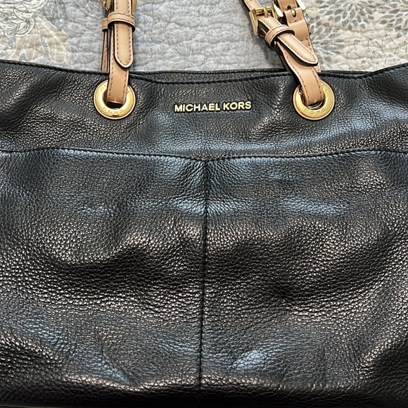 Michael Kors Handbags - Michael Kors Black Pebbled Leather Shoulder Bag